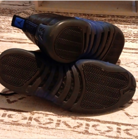 Stylish Black and Blue Men's Sneakers - Picture 4 of 4